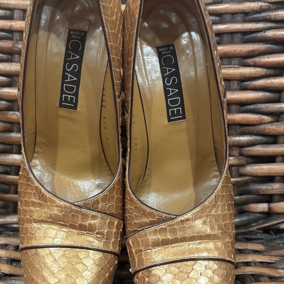 Casadei Gold Textured Heels in size 7 - Picture 7 of 13